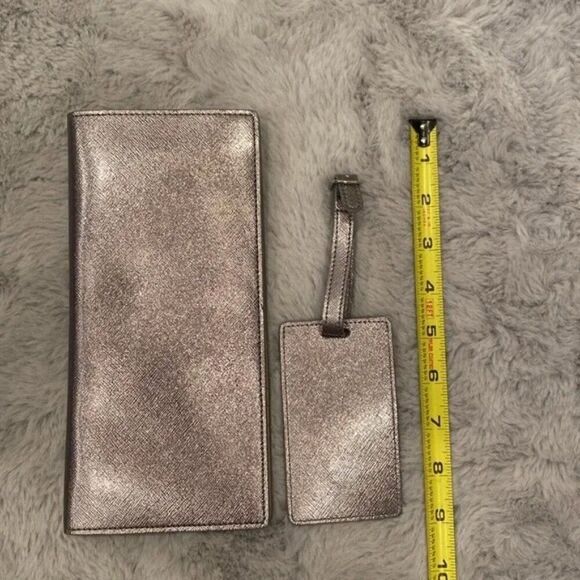 BNWT Nordstrom Patent Saffiano Gunmetal Leather Passport Wallet Luggage Tag $120 - Picture 11 of 12